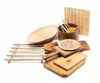 GROUP OF 15 WOOD KITCHEN ITEMS.