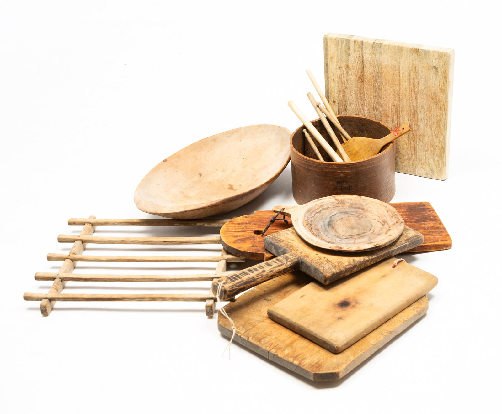 GROUP OF 15 WOOD KITCHEN ITEMS. (1 of 5)