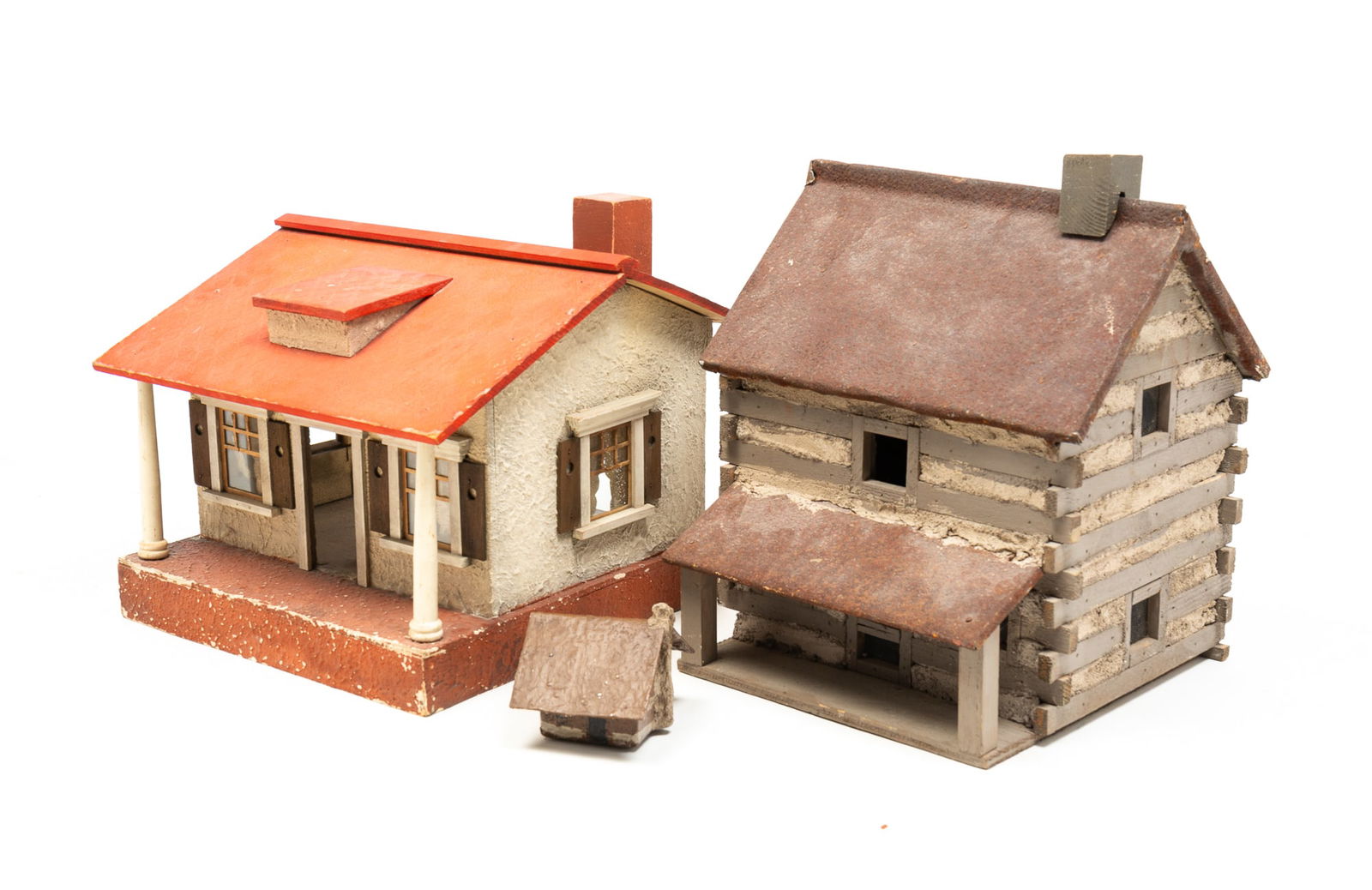 MODEL LOG CABIN AND DOLL HOUSE. (1 of 5)