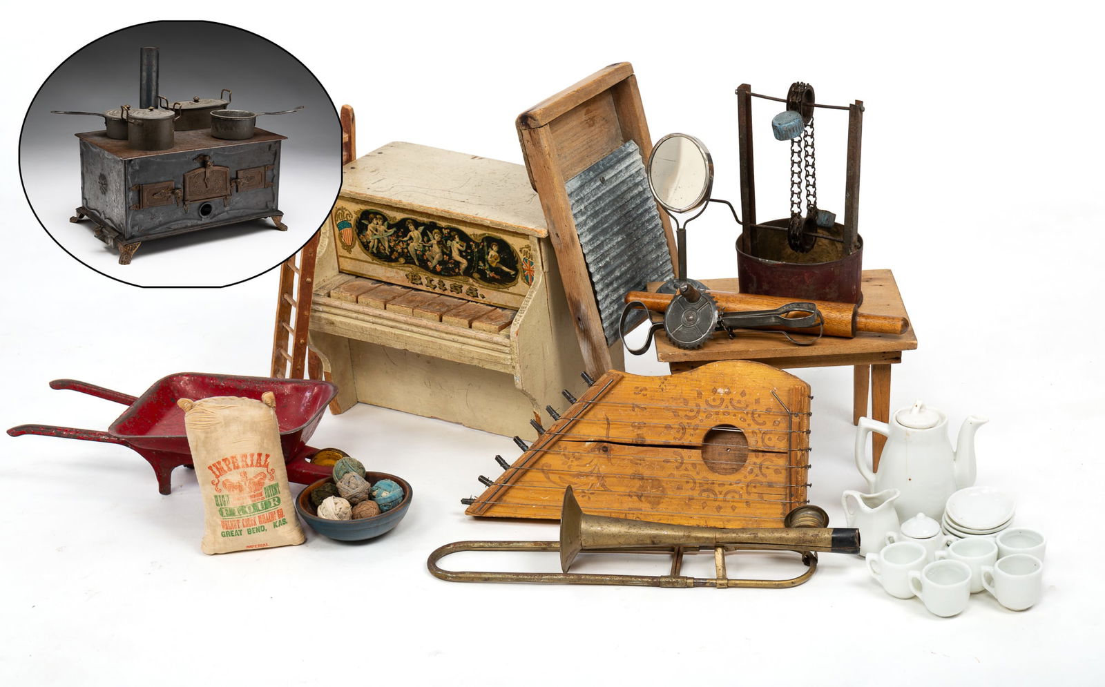 COLLECTION OF MINIATURES AND TOYS. (1 of 11)