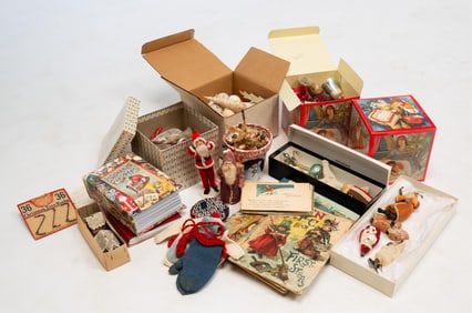 COLLECTION OF CHRISTMAS ITEMS.