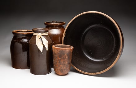 FIVE GLAZED STONEWARE ITEMS.