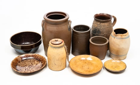 GROUP OF TEN REDWARE AND STONEWARE ITEMS.