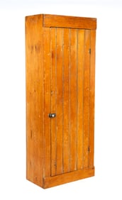 COUNTRY WAINSCOT WOOD CABINET.