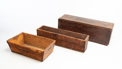 TWO WOOD CRATES AND A PAINTED WOOD BOX ON LEGS.