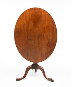 TILT TOP TEA TABLE.