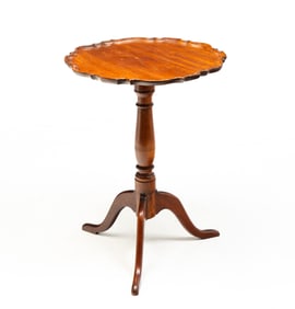 PIE CRUST TOP MAHOGANY CANDLESTAND.