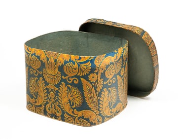 LARGE WALLPAPER BAND BOX.