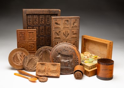 GROUP OF WOODEN ITEMS.