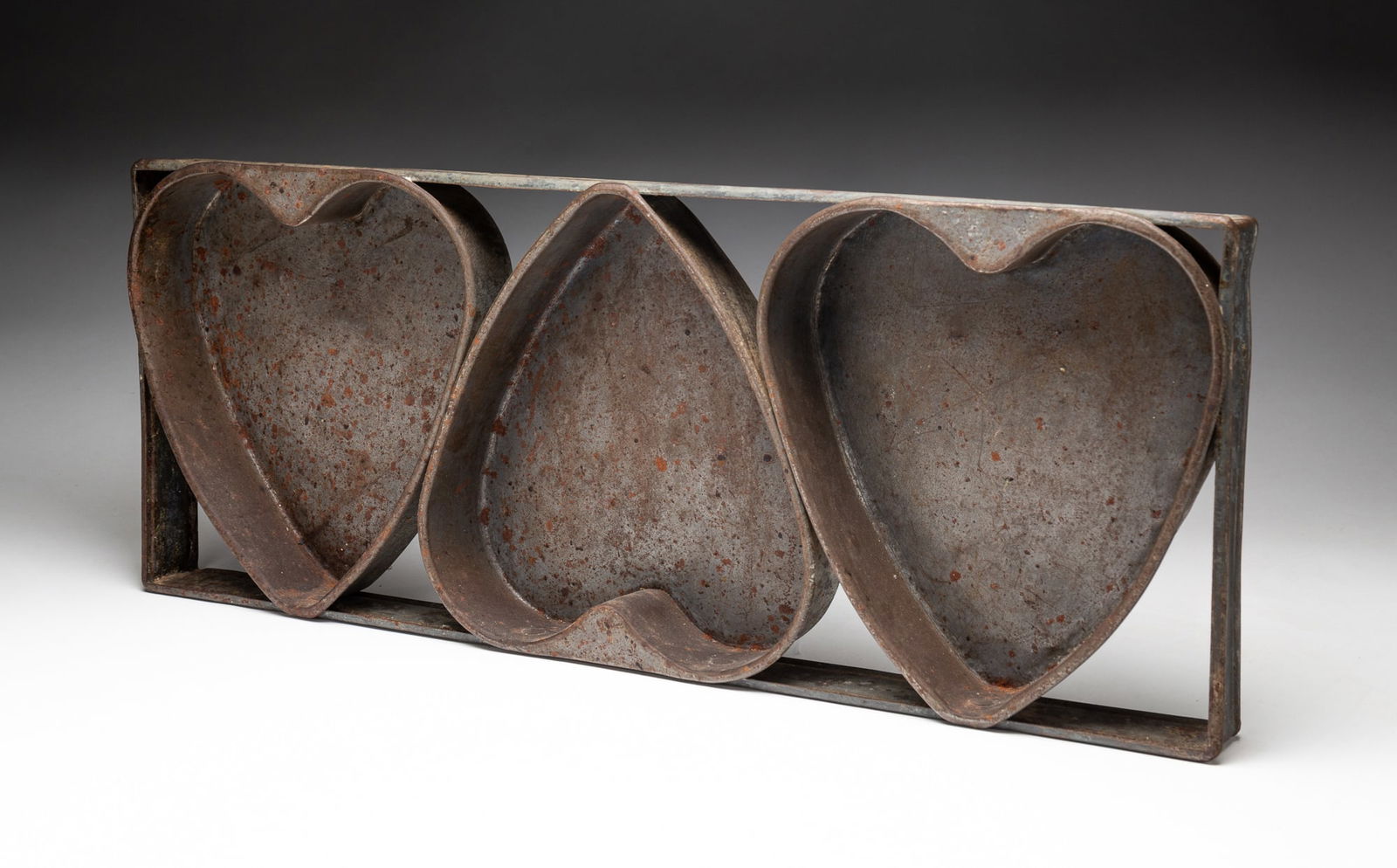 TRIPLE HEART CAKE PAN. (1 of 3)