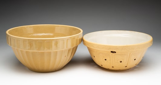 MOLDED YELLOWWARE COLANDER AND MIXING BOWL.