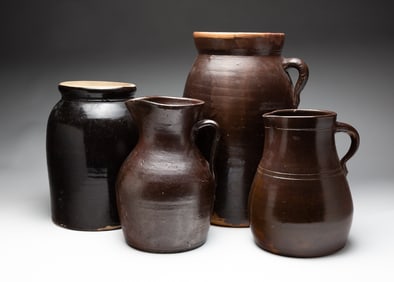 FOUR BROWN GLAZED STONEWARE AND REDWARE VESSELS.