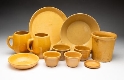 ELEVEN YELLOWWARE KITCHEN ITEMS.