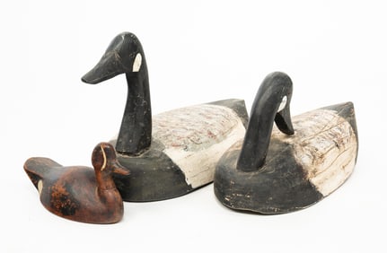 THREE CARVED AND PAINTED WORKING DECOYS.