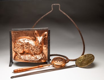 FOUR METAL HOUSEHOLD ITEMS.