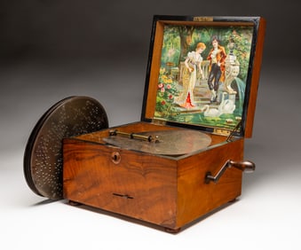 TROUBADOUR DISC PLAYING MUSIC BOX.