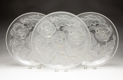 THREE VERYLS ETCHED FROSTED GLASS CENTERPIECE BOWLS.