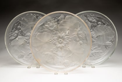 THREE VERYLS ETCHED FROSTED GLASS CENTERPIECE BOWLS.