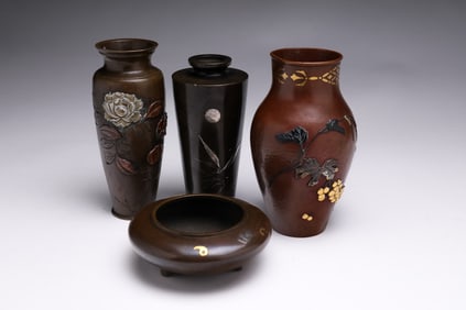 FOUR JAPANESE BRONZE VASES.