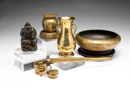 FIVE CHINESE BRONZE ITEMS.