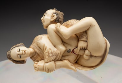 JAPANESE CARVED SHUNGA NETSUKE.
