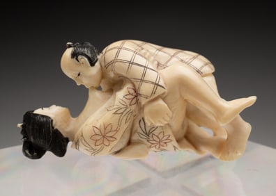 JAPANESE CARVED SHUNGA NETSUKE.