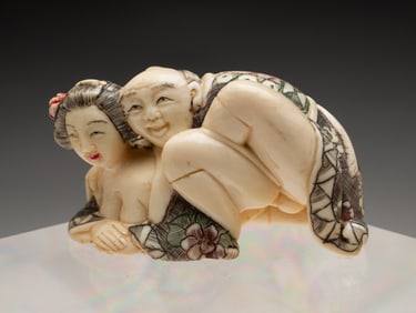 JAPANESE CARVED SHUNGA OKIMONO FIGURE.