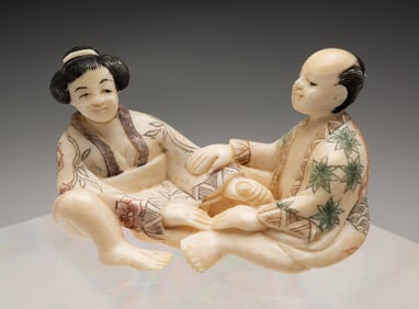 JAPANESE CARVED SHUNGA OKIMONO FIGURE.