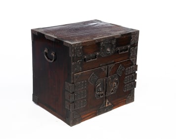 HARDWOOD TANSU CHEST.