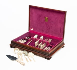 KIRK STEIFF "REPOUSSE" STERLING SILVER FLATWARE SET.