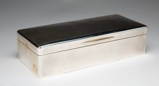 STERLING SILVER HUMIDOR CIGARETTE BOX.