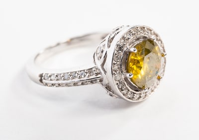 1.62CT. FANCY YELLOW GREEN DIAMOND RING.