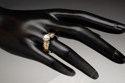 14K YELLOW GOLD DIAMOND RING.