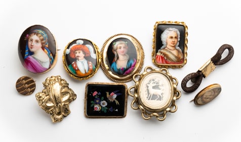 GROUP OF VICTORIAN BROOCHES.