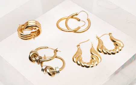 FOUR PAIR OF 14K YELLOW GOLD HOOP EARRINGS.