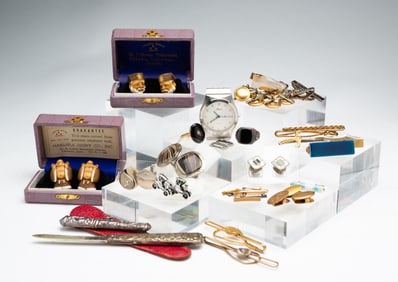 MISC. GROUP OF MOSTLY MENS JEWELRY.