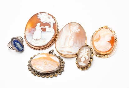 SMALL GROUP VINTAGE CAMEO JEWELRY.
