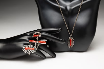 FOUR NAVAJO STERLING AND CORAL RINGS AND NECKLACE.
