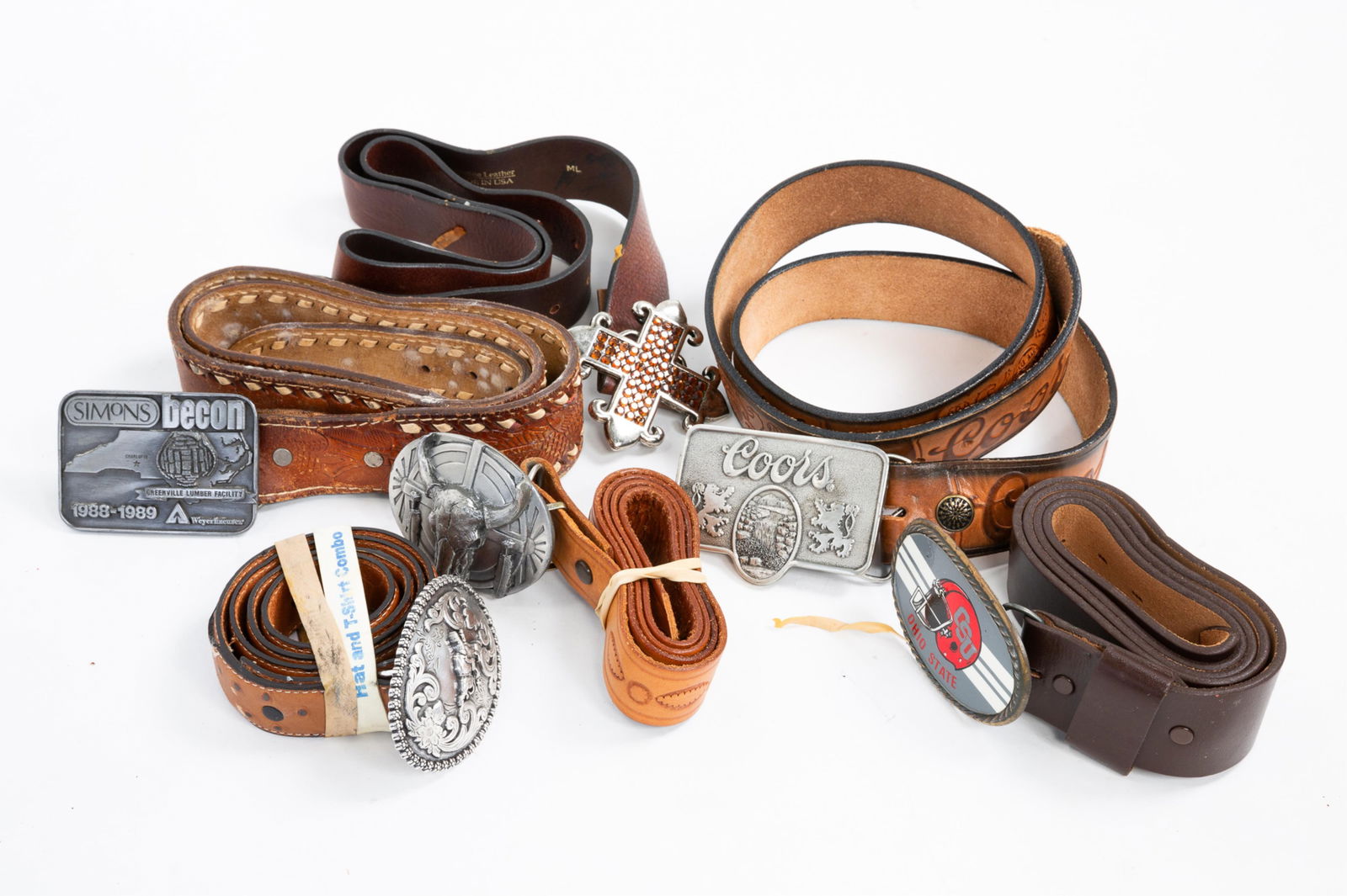 SIX LEATHER BELTS WITH BELT BUCKLES. (1 of 2)
