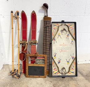 GROUP OF CHILDREN'S SPORTING EQUIPTMENT AND GAMES.