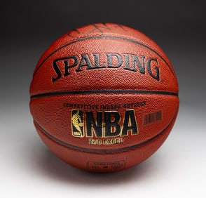 BASKETBALL AUTOGRAPHED BY KOBE BRYANT.