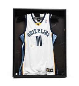 AUTOGRAPHED MEMPHIS GRIZZLIES JERSEY BY MIKE CONLEY.