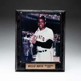 8X10 PHOTO AND PLAQUE AUTOGRAPHED BY WILLIE MAYS.