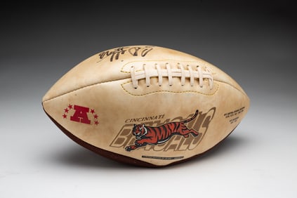 CINCINNATI BENGALS COMMEMORATIVE FOOTBALL AUTOGRAPHED BY COREY DILLON.