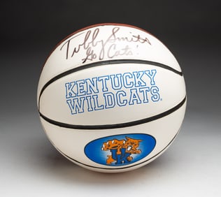 KENTUCKY WILDCATS BASKETBALL AUTOGRAPHED BY TUBBY SMITH .