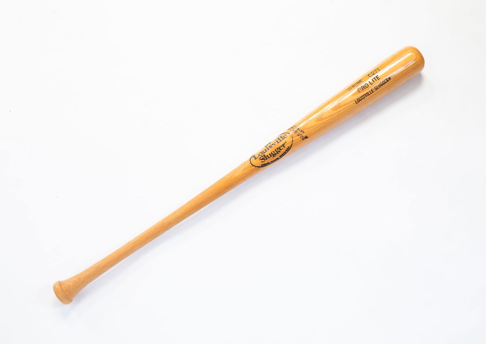 AUTOGRAPHED LOUISVILLE SLUGGER BASEBALL BAT BY HENRY (HANK) AARON. (1 of 4)