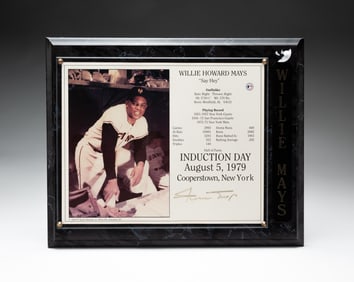 AUTOGRAPHED BASEBALL HALL OF FAME COMMEMORATIVE PLAQUE BY WILLIE MAYS.