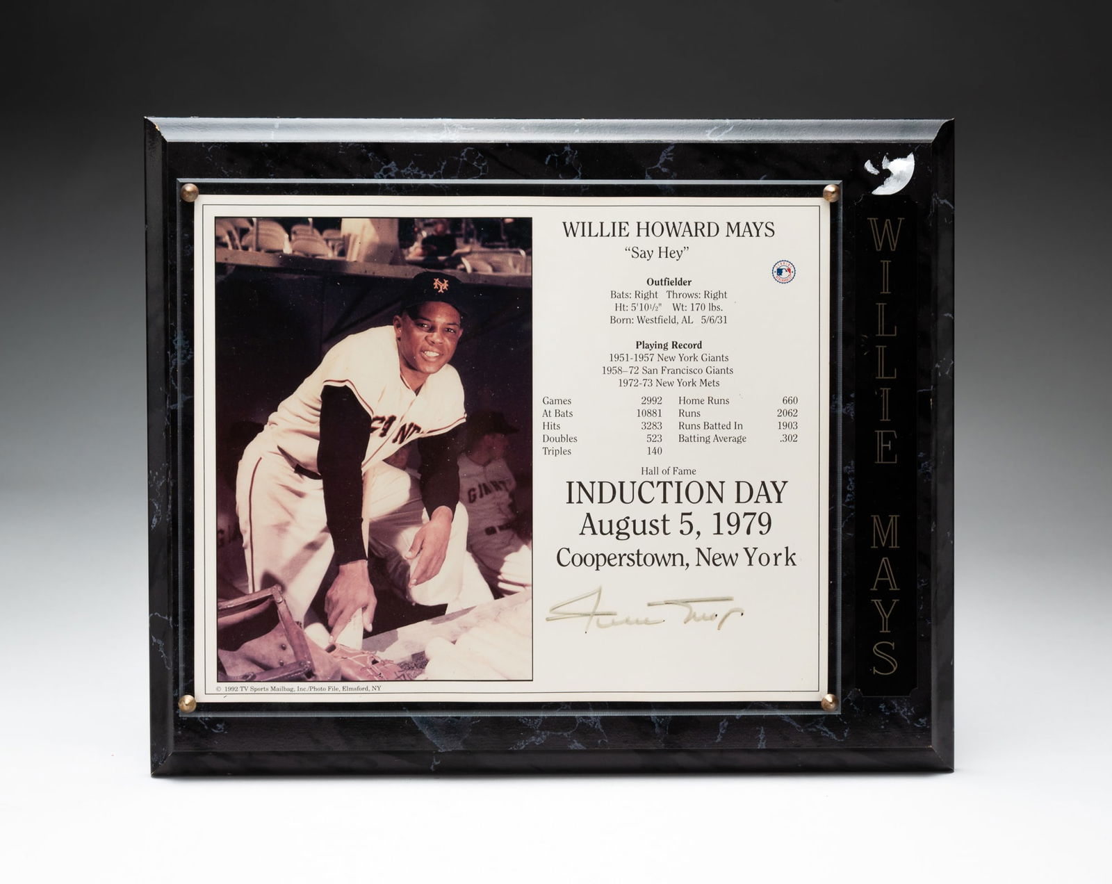 AUTOGRAPHED BASEBALL HALL OF FAME COMMEMORATIVE PLAQUE BY WILLIE MAYS.: American, 20th - 21st Century. Marbelized molded-edge plaque, 13"w. 10.5"h. Mays played for the New York Giants, San Francisco Giants and the New York Mets.