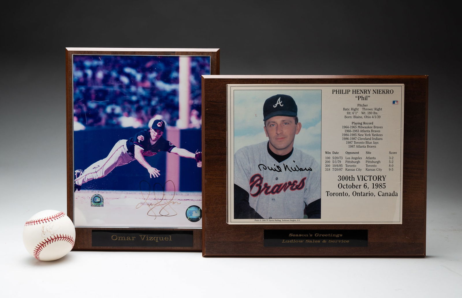 THREE (3) BASEBALL ITEMS: American, 20th - 21st Century.Autographed baseball by Shawn Green, OMLB Selig baseball in square plastic display. Signature with slight fade. Green played for the Toronto Blue Jays, Los Angeles Dodger