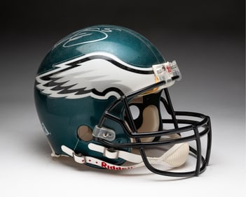 PHILADELPHIA EAGLES FOOTBALL HELMET AUTOGRAPHED BY DONOVAN MCNABB.